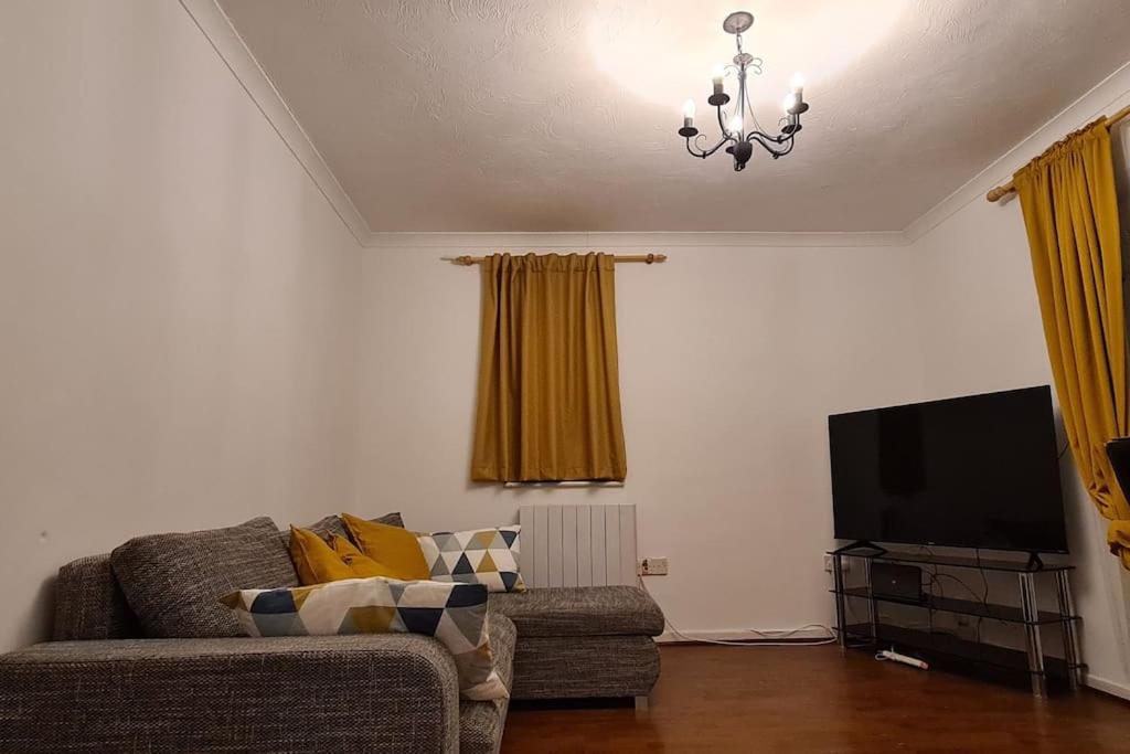 Private 2 Bed Flat Close To Excel & Airport Apartament